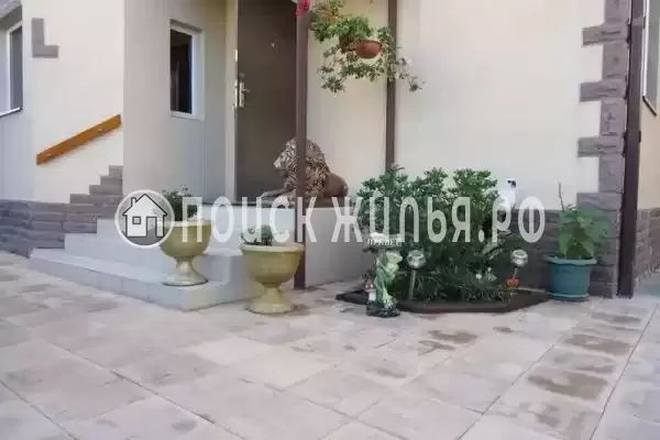 «Вилла гардения», Лоо «Вилла гардения», Лоо