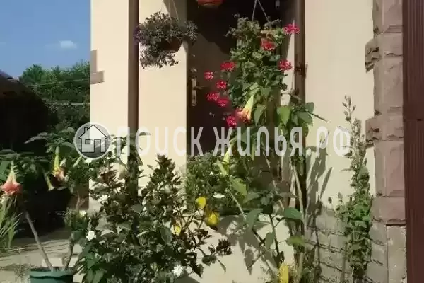 «Вилла гардения», Лоо «Вилла гардения», Лоо