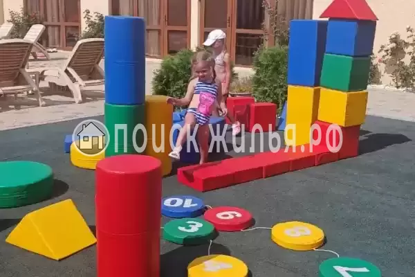 «Маленькая страна», Кучугуры