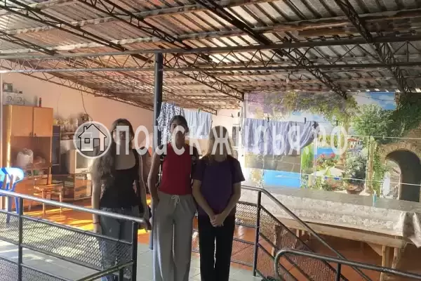 «У Карины», Лоо