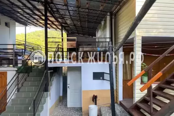 «У Карины», Лоо