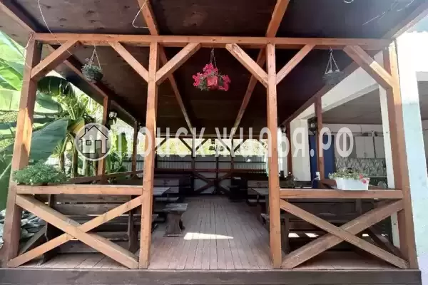 «Тропики», Лоо