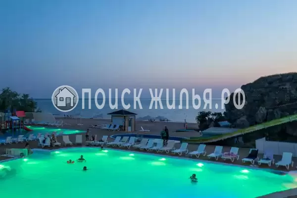 Отель «АзовЛенд», Золотое