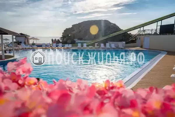 Отель «АзовЛенд», Золотое