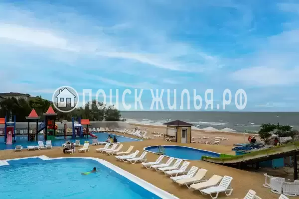 Отель «АзовЛенд», Золотое