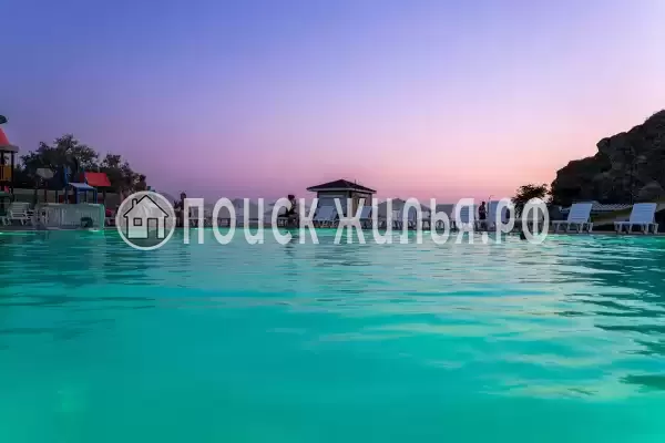 Отель «АзовЛенд», Золотое