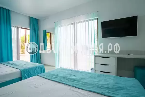 Отель «АзовЛенд», Золотое