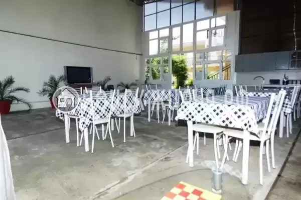 «Межгорье», Лоо