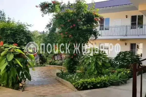 «Межгорье», Лоо