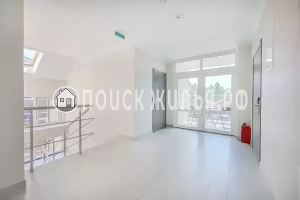 Гостиница «Авис», Криница