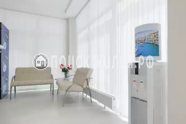 Гостиница «Авис», Криница