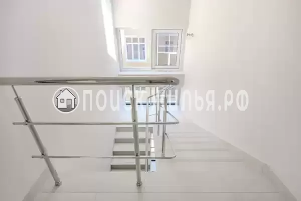 Гостиница «Авис», Криница