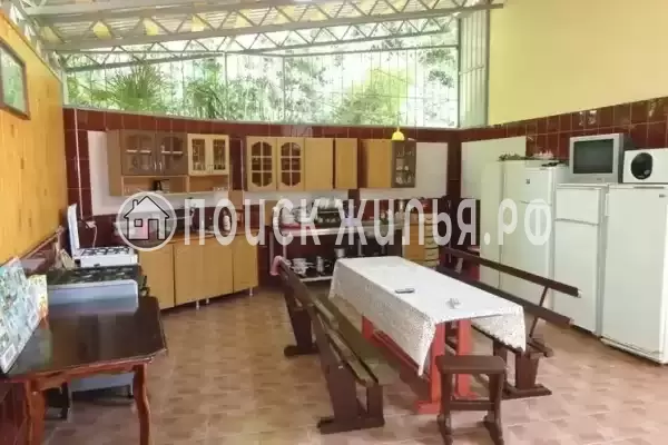 «У Ларисы», Лоо