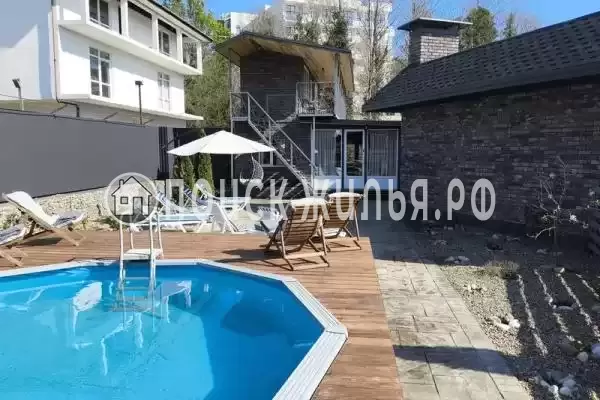 Частный сектор «Двухэтажный коттедж Средиземье»