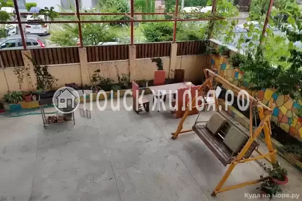 «На апрельской 16», Адлер