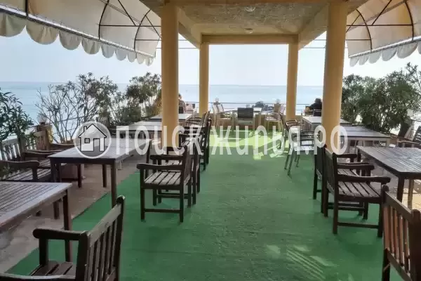 Отель «Корона», Утёс