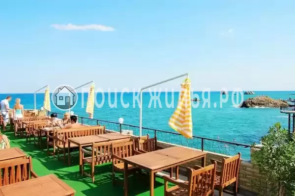 Отель «Корона», Утёс