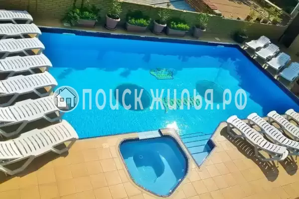 Отель «Корона», Утёс