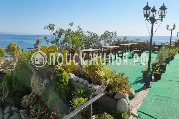 Отель «Корона», Утёс