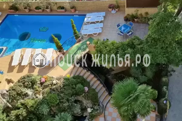 Отель «Корона», Утёс