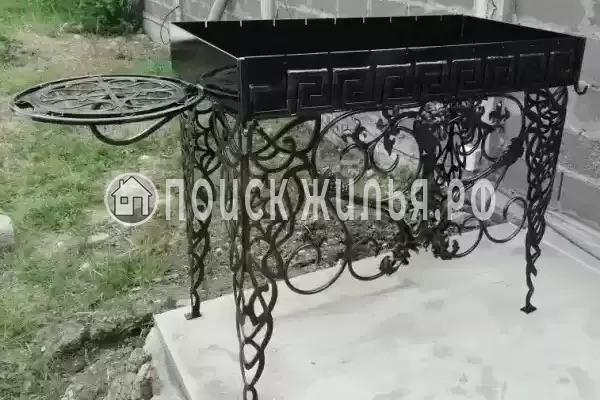 «Хобза Вилла», Лоо