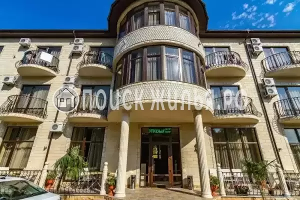 Гостиница «Золотая корона», Пляхо