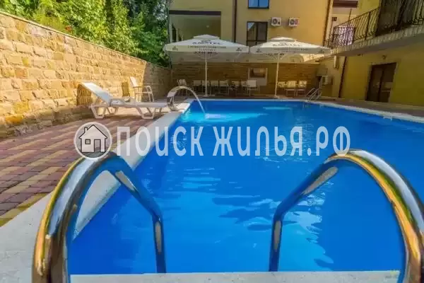 Гостиница «Золотая корона», Пляхо