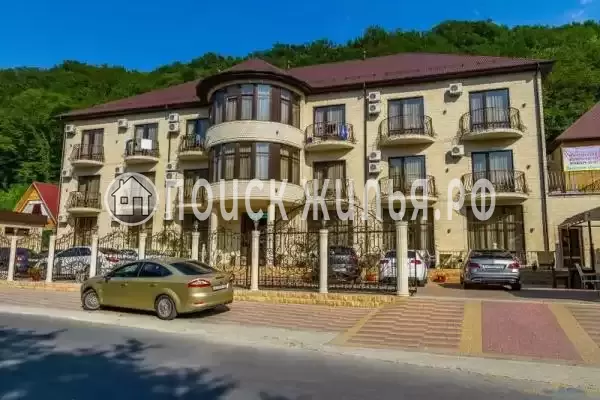 Гостиница «Золотая корона», Пляхо