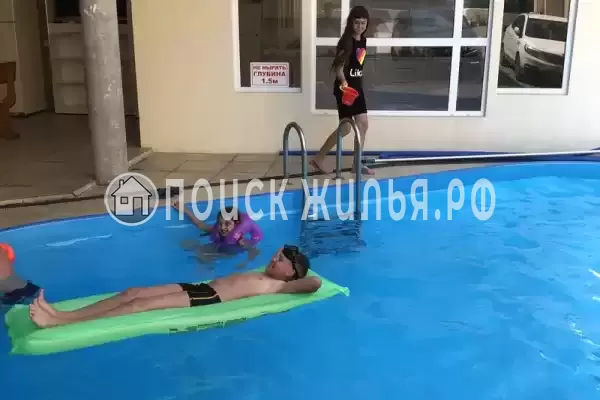 «На ул. 9 мая», Геленджик