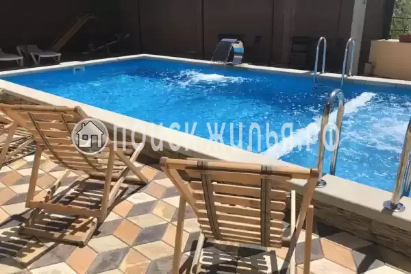 «AlexHoume», Небуг