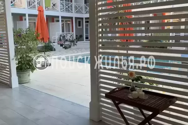 «Хурма Хоум», Небуг