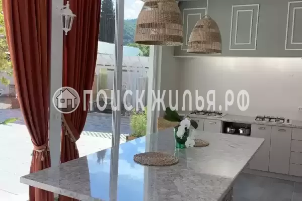 «Хурма Хоум», Небуг