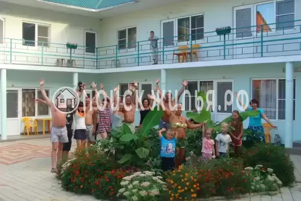 «Все свои», Новомихайловский