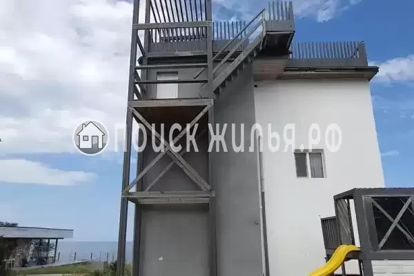 «Black Bull House», Щелкино