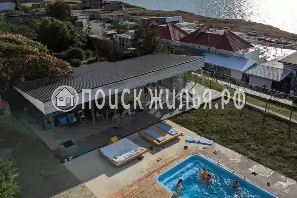 «Black Bull House», Щелкино