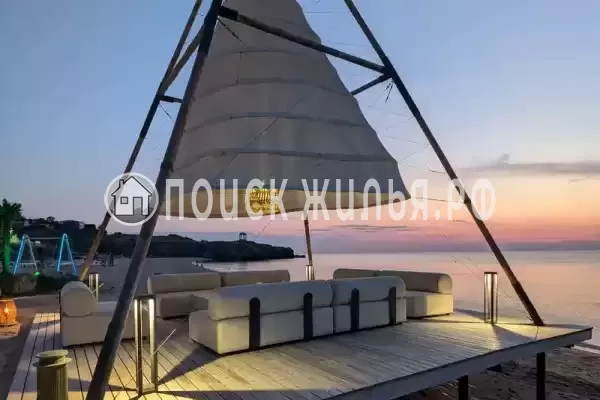 «Black Bull House», Щелкино