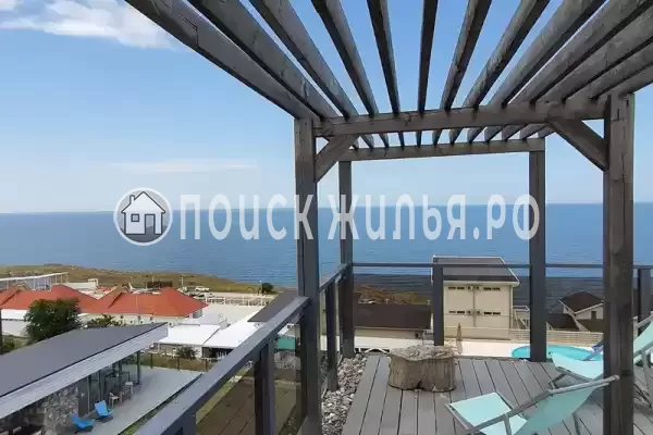 «Black Bull House», Щелкино