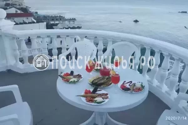 Отель «Laguna», Утёс