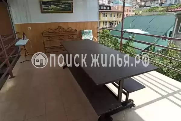 «На Изумрудной», Адлер