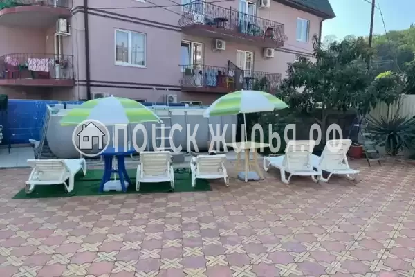 «У Ларисы», Лоо