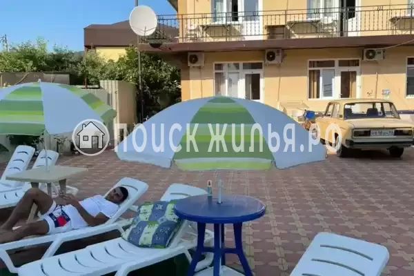 «У Ларисы», Лоо