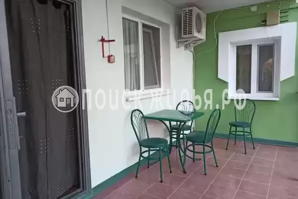 Гостиница «Зеленый дом у маяка», Саки