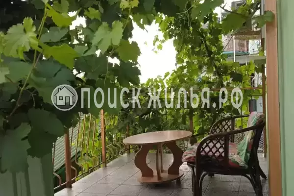 Гостиница «Зеленый дом у маяка», Саки