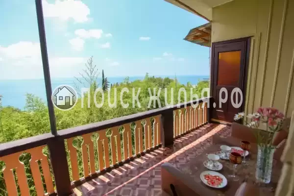 Гостевой дом «Колоннада», Республика Абхазия, Гагра, Героев 16 марта, д.12А