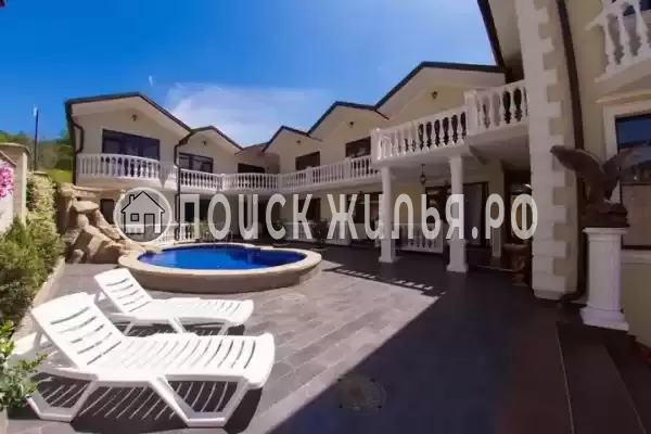 Отель «Амфора», Лоо