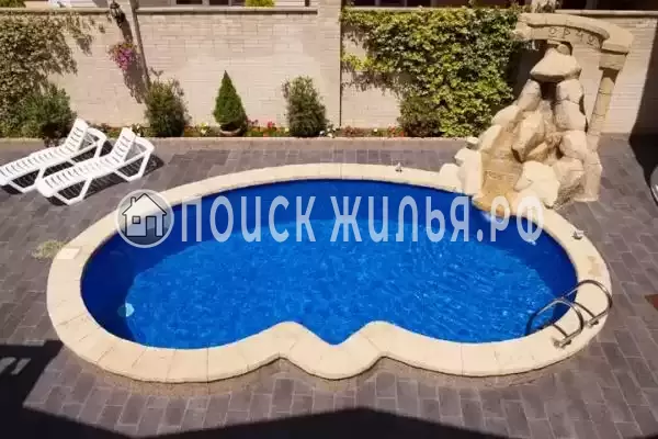 Отель «Амфора», Лоо