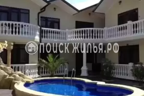 Отель «Амфора», Лоо