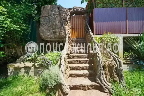 «На берегу моря», Агой