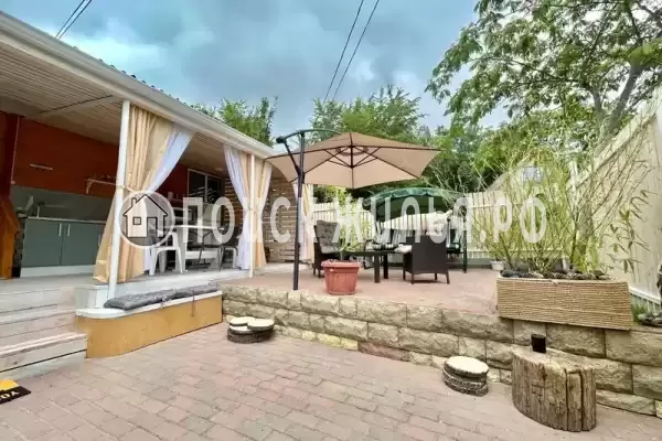 Частный сектор «Дом у моря Подсолнух», Краснодарский край, Криница, Первомайская, д.16