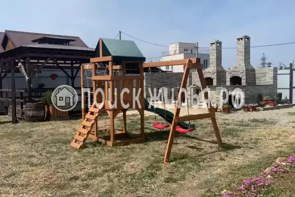 «Родные пенаты», Кучугуры